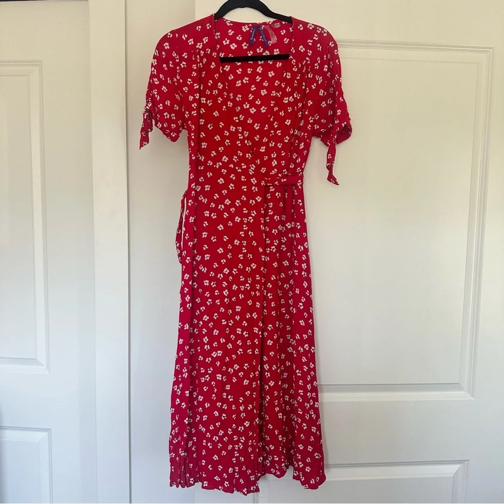 Seraphine (6 Petite Maternity) Red/ White Floral Wrap Short Sleeve Midi Dress - Picture 2 of 9